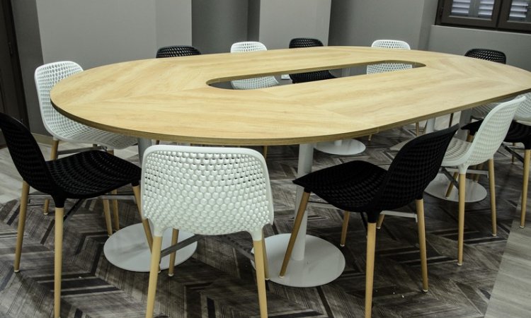 Vente de tables modulaires ou pliantes pour salle de réunion à Avignon